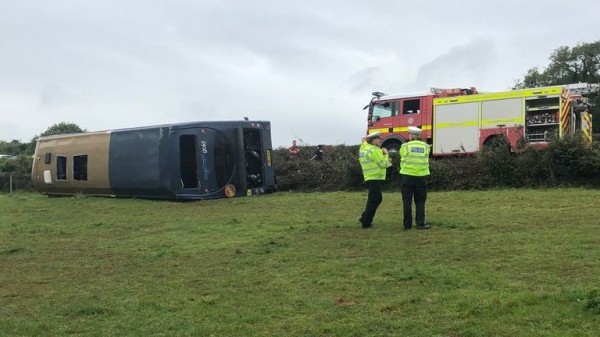 
                              Major incident declared after double-decker bus overturns into field near Totnes, Devon
                      