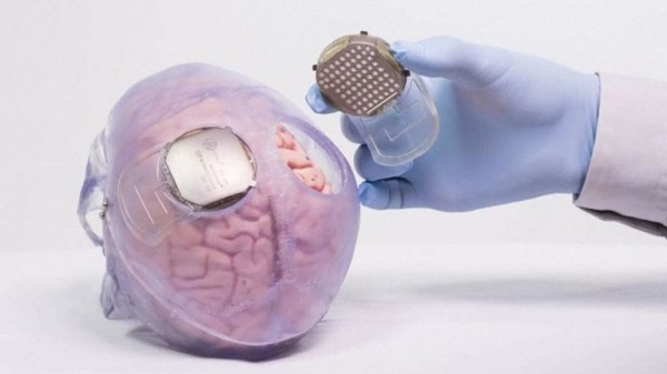 Paralysed man walks using mind-controlled robotic suit
Paralysed man walks using mind-controlled robotic suit