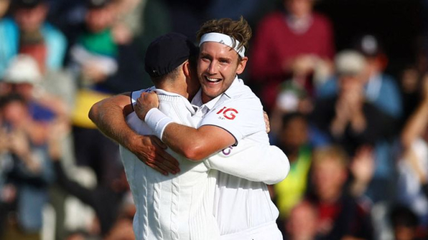 England win thrilling final Ashes Test as Stuart Broad takes winning wicket to draw series with Australia