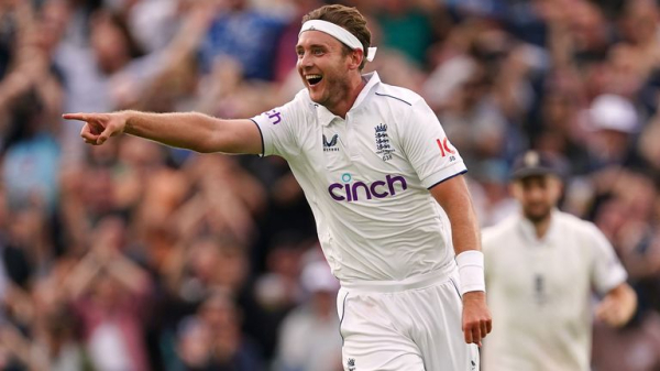 England win thrilling final Ashes Test as Stuart Broad takes winning wicket to draw series with Australia