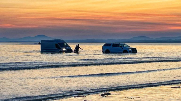 Gwynedd: Van gets stuck on beach as tide comes in