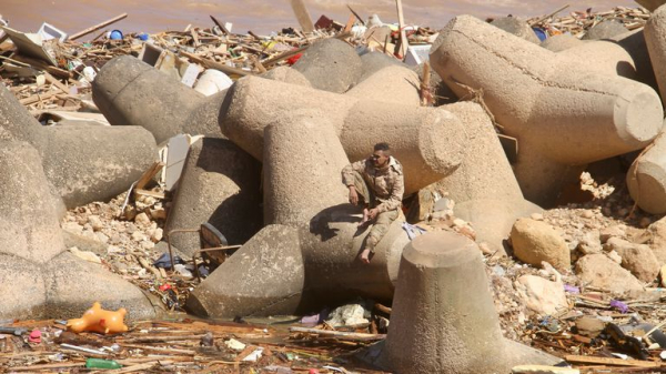 Libya floods: People in Derna use bare hands to dig for survivors - but find only remains