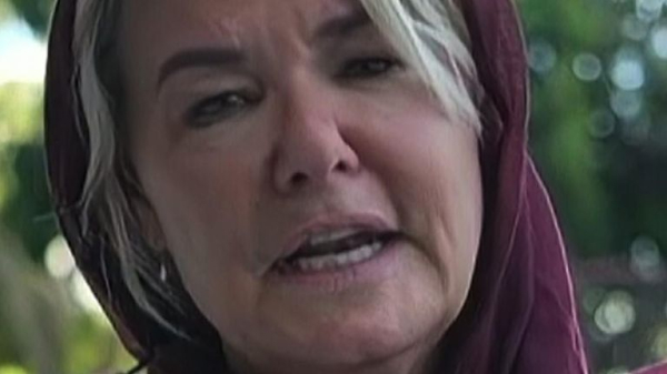 Libya floods: People in Derna use bare hands to dig for survivors - but find only remains